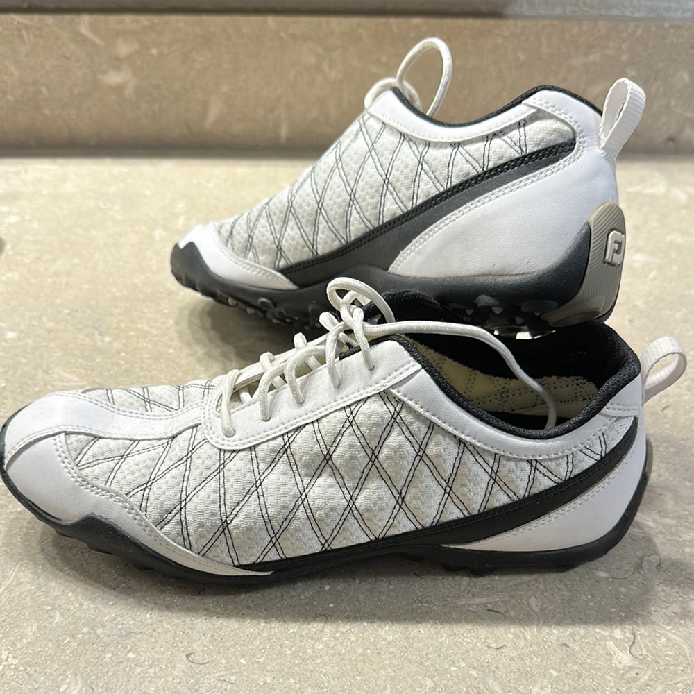FootJoy Golf Shoes Spikeless White Black Womens 9 EUC Super Lite